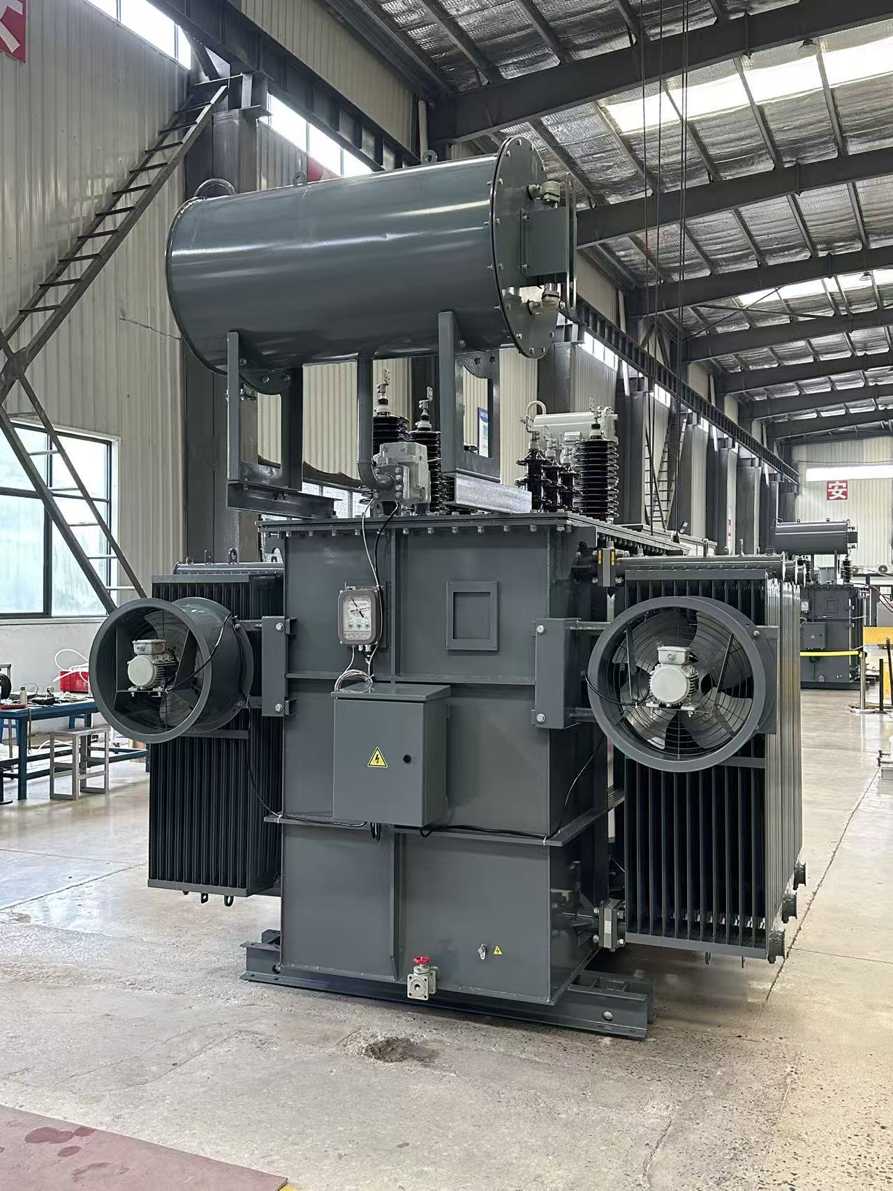 Il trasformatore trifase a bagno d'olio SYHF da 6.300 kVA ottiene ampi consensi in Azerbaigian, presentato alla televisione locale